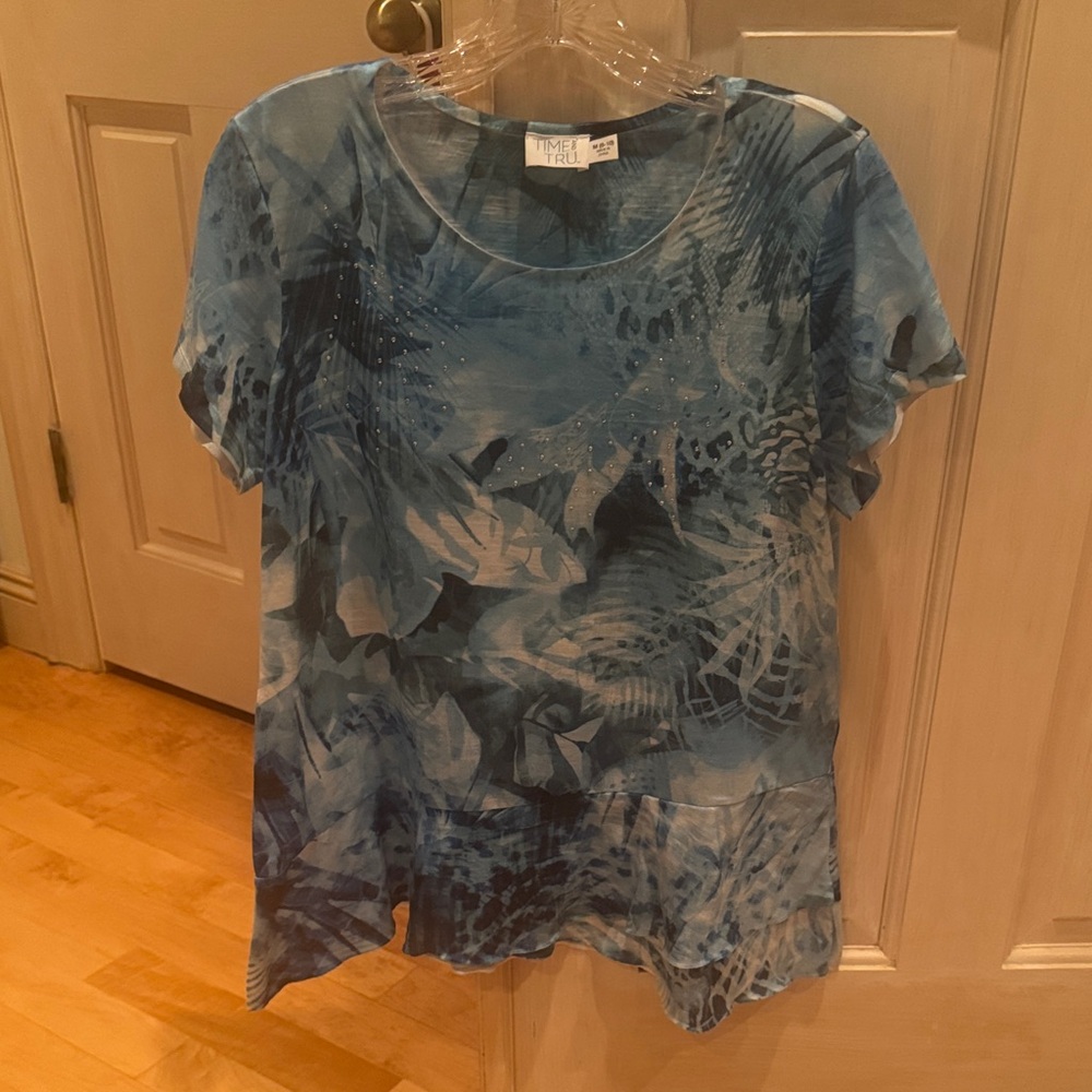 Time and Tru Blue Abstract Short Sleeve Top